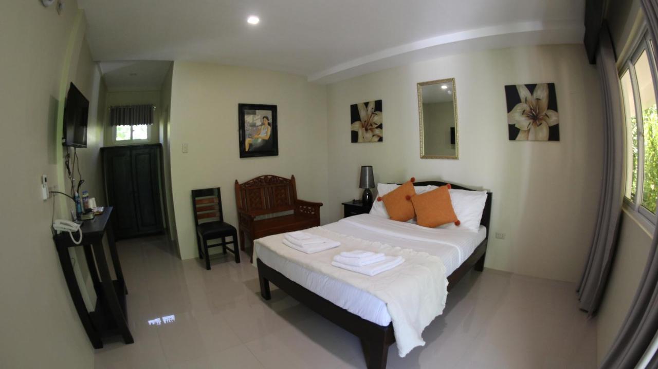 Casa Cecilia Hotel Bantay Exterior photo