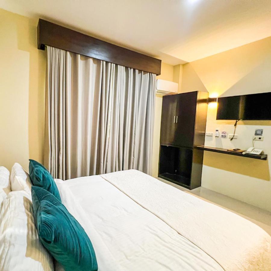 Casa Cecilia Hotel Bantay Exterior photo