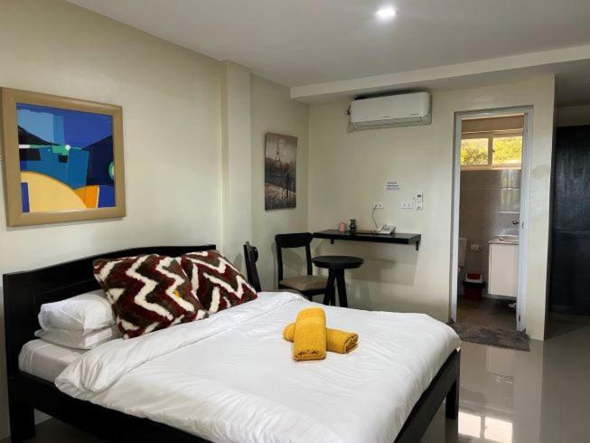 Casa Cecilia Hotel Bantay Exterior photo